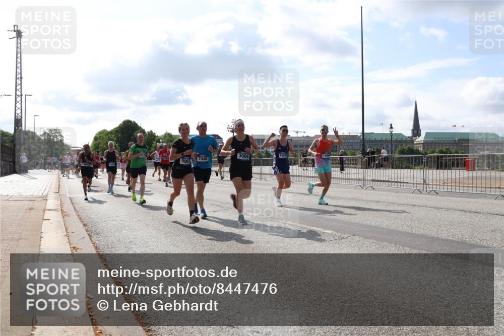 29.06.2025 - hella hamburg halbmarathon Lena Gebhardt http://msf.ph/oto/8447476 29.06.2025 09:53:37 Lombardsbrücke 3004, 14262, 7448, 9965, 1466, 1558, 1750, 1759, 2234, 2270, 2365, 2402, 2516, 2623, 2823, 2890, 2937, 3004, 3146, 3186, 3414, 4091, 4140, 4247, 4310, 4553, 4949, 4997, 5022, 5115, 5132, 5362, 5460, 5532, 5623, 5624, 5650, 5692, 6071, 6203, 6282, 6309, 6375, 6388, 6460, 6575, 6903, 7204, 7322, 7385, 7448, 7450, 7480, 7765, 8023, 8063, 8269, 8664, 9030, 9126, 9626, 9633, 9723, 9965, 10792, 11077, 13009 meine-sportfotos.de