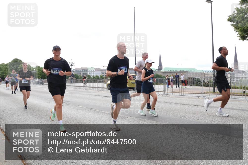 29.06.2025 - hella hamburg halbmarathon Lena Gebhardt http://msf.ph/oto/8447500 29.06.2025 10:30:16 Lombardsbrücke 1097, 1542, 373, 1097, 1547, 1647, 1694, 2302, 2699, 2901, 3443, 3573, 3613, 4575, 4580, 4819, 5063, 5322, 6598, 6616, 6626, 8388, 8792, 8941, 9095, 10162, 10880, 12305, 12349, 12350, 12460, 12461, 12504, 12537, 12687, 12688, 12710, 13031, 13418, 14304, 14421, 15266, 15757, 15789, 15938, 16182, 16504, 16601, 16604, 16735, 16769, 16864, 17529, 18046, 18503, 18671 meine-sportfotos.de