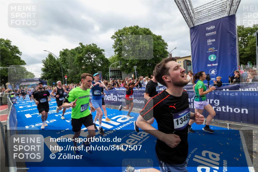 29.06.2025 - hella hamburg halbmarathon Zöllner http://msf.ph/oto/8447507 29.06.2025 10:58:06 Ziel 1200, 1611, 3141, 4319, 4579, 6531, 6892, 8089, 10036, 10408, 11832, 12378, 12773, 13465, 13666, 15090, 15189, 15527, 18762 meine-sportfotos.de