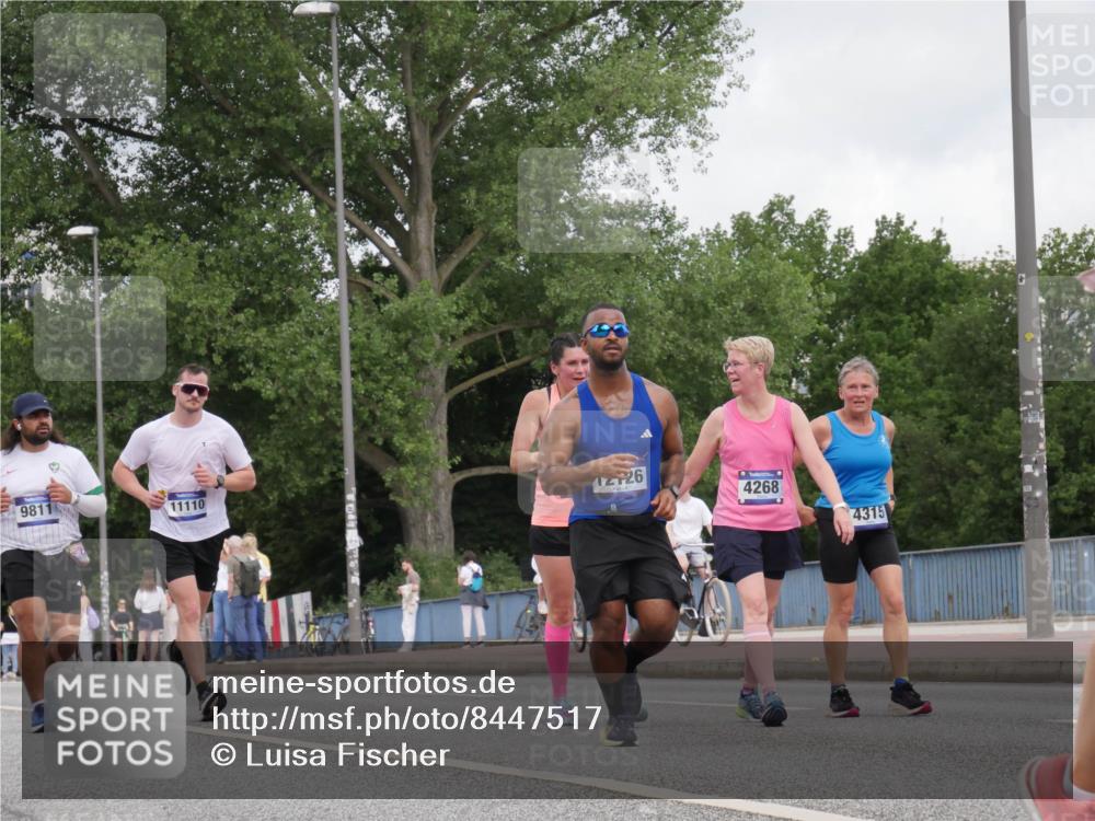29.06.2025 - hella hamburg halbmarathon Luisa Fischer http://msf.ph/oto/8447517 29.06.2025 10:29:47 Kennedybrücke 9811, 11110, 12126, 4268, 4315, 3617, 4267, 4268, 4315, 4358, 5494, 6159, 6637, 8281, 8306, 8942, 9811, 10104 meine-sportfotos.de