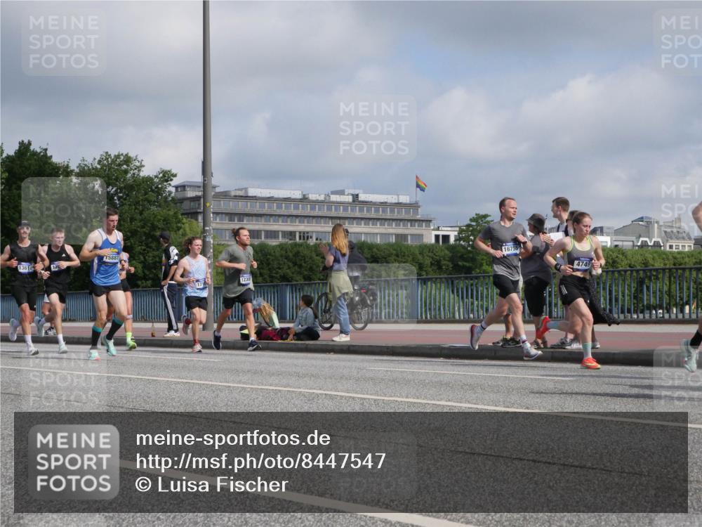 29.06.2025 - hella hamburg halbmarathon Luisa Fischer http://msf.ph/oto/8447547 29.06.2025 09:47:50 Kennedybrücke 13618, 5887, 1230, 16755, 4749, 2689, 4129, 4679, 4698, 4749, 6358, 7481, 8190, 10017 meine-sportfotos.de
