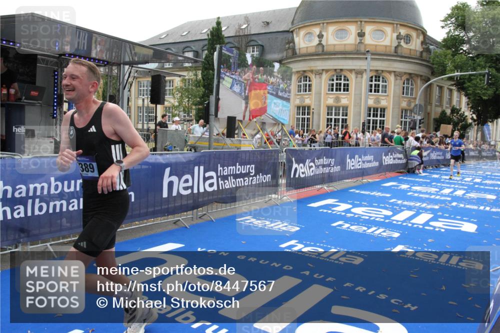 29.06.2025 - hella hamburg halbmarathon Michael Strokosch http://msf.ph/oto/8447567 29.06.2025 10:28:21 Ziel 3075, 7389, 12529, 14140, 16711 meine-sportfotos.de