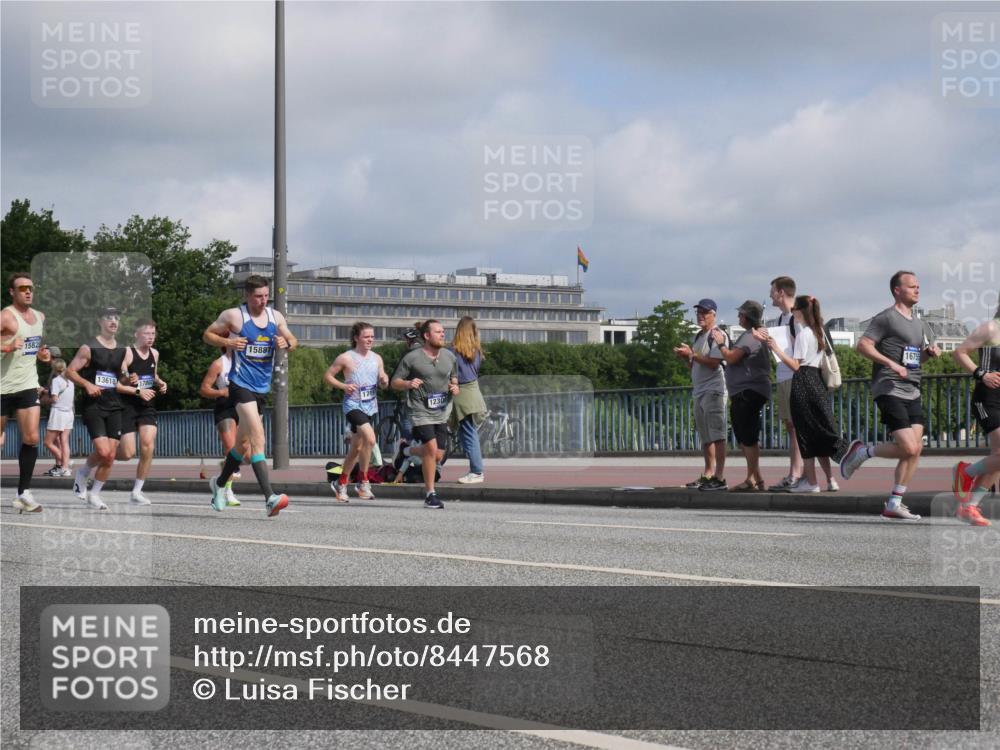 29.06.2025 - hella hamburg halbmarathon Luisa Fischer http://msf.ph/oto/8447568 29.06.2025 09:47:51 Kennedybrücke 1582, 13618, 17802, 15887, 1719, 1230, 16755, 2689, 4129, 4679, 4749, 6358, 7481, 8190, 10017 meine-sportfotos.de