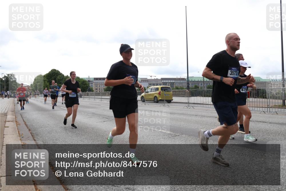 29.06.2025 - hella hamburg halbmarathon Lena Gebhardt http://msf.ph/oto/8447576 29.06.2025 10:30:16 Lombardsbrücke 1097, 3573, 879, 1097, 1547, 1647, 1694, 2302, 2699, 2901, 3443, 3573, 3613, 4575, 4580, 4819, 5063, 5322, 6598, 6616, 6626, 8388, 8792, 8941, 9095, 10162, 10880, 12305, 12349, 12350, 12460, 12461, 12504, 12537, 12687, 12688, 12710, 13031, 13418, 14304, 14421, 15266, 15757, 15789, 15938, 16182, 16504, 16601, 16604, 16735, 16769, 16864, 17529, 18046, 18503, 18671 meine-sportfotos.de