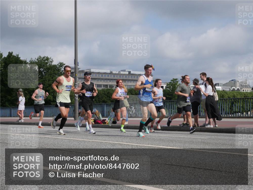 29.06.2025 - hella hamburg halbmarathon Luisa Fischer http://msf.ph/oto/8447602 29.06.2025 09:47:52 Kennedybrücke 15826, 13618, 4129, 15887, 1719, 30, 2689, 4129, 4679, 4749, 6358, 7481, 8190, 10017 meine-sportfotos.de