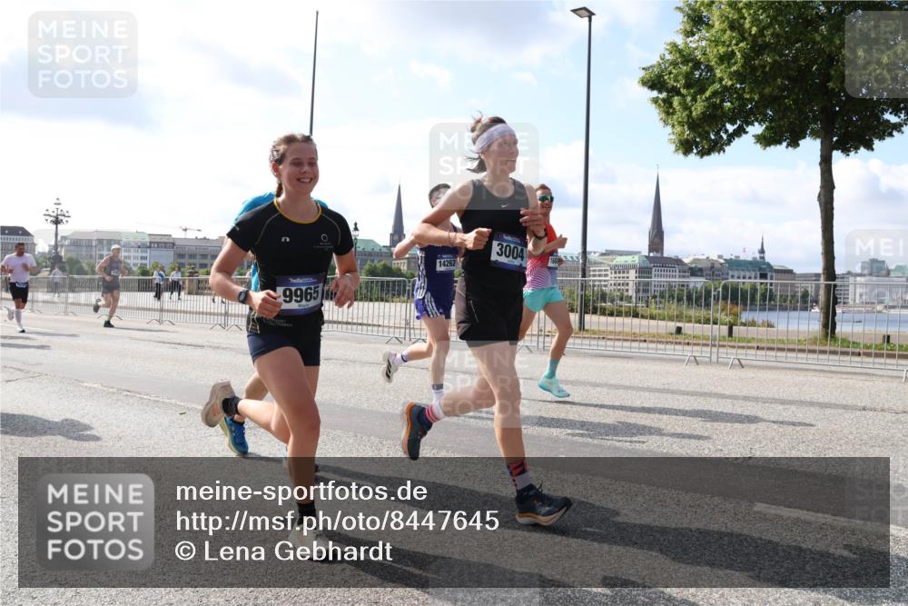 29.06.2025 - hella hamburg halbmarathon Lena Gebhardt http://msf.ph/oto/8447645 29.06.2025 09:53:38 Lombardsbrücke 9965, 14262, 3004, 1466, 1558, 1750, 1759, 2234, 2270, 2365, 2402, 2516, 2623, 2823, 2890, 2937, 3004, 3146, 3186, 3414, 4091, 4140, 4247, 4310, 4553, 4949, 4997, 5022, 5115, 5362, 5460, 5532, 5623, 5624, 5650, 5692, 6071, 6203, 6282, 6309, 6375, 6388, 6460, 6575, 6903, 7167, 7204, 7322, 7385, 7448, 7450, 7480, 7765, 8023, 8063, 8269, 8664, 9030, 9043, 9126, 9626, 9633, 9723, 9965, 10792, 11077, 11936, 13009 meine-sportfotos.de