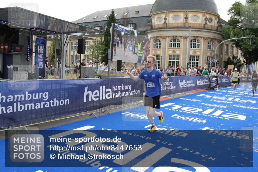 29.06.2025 - hella hamburg halbmarathon Michael Strokosch http://msf.ph/oto/8447653 29.06.2025 10:28:24 Ziel 3075, 12529, 14140, 16711 meine-sportfotos.de