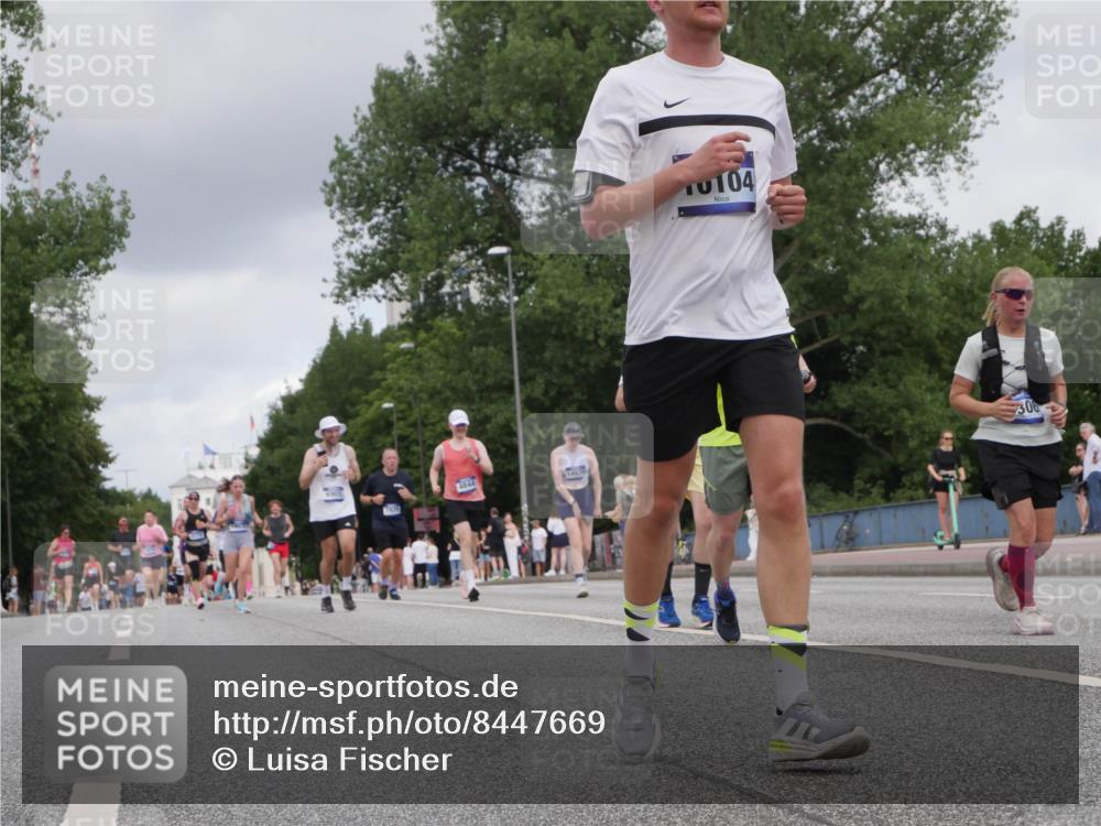 29.06.2025 - hella hamburg halbmarathon Luisa Fischer http://msf.ph/oto/8447669 29.06.2025 10:29:55 Kennedybrücke 10104, 1300, 2306, 2775, 4267, 4268, 4315, 4844, 5494, 6905, 8306, 8674, 8942, 9811, 10104 meine-sportfotos.de