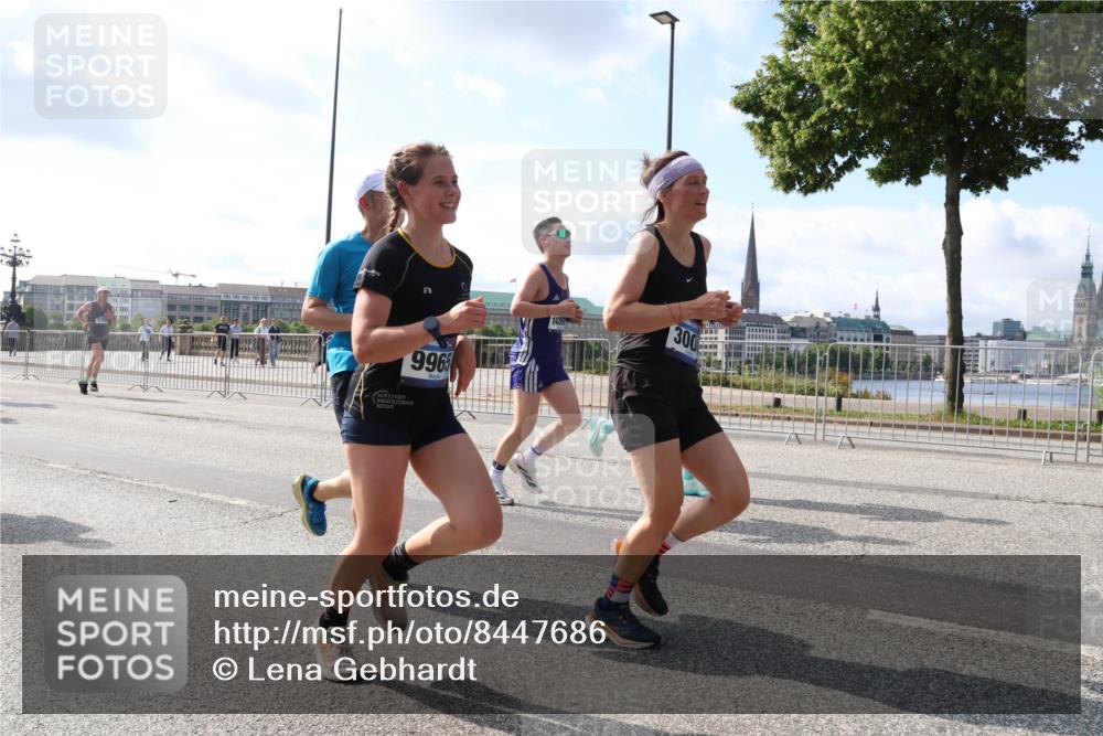 29.06.2025 - hella hamburg halbmarathon Lena Gebhardt http://msf.ph/oto/8447686 29.06.2025 09:53:38 Lombardsbrücke 9965, 14262, 300, 1466, 1558, 1750, 1759, 2234, 2270, 2365, 2402, 2516, 2623, 2823, 2890, 2937, 3004, 3146, 3186, 3414, 4091, 4140, 4247, 4310, 4553, 4949, 4997, 5022, 5115, 5362, 5460, 5532, 5623, 5624, 5650, 5692, 6071, 6203, 6282, 6309, 6375, 6388, 6460, 6575, 6903, 7167, 7204, 7322, 7385, 7448, 7450, 7480, 7765, 8023, 8063, 8269, 8664, 9030, 9043, 9126, 9626, 9633, 9723, 9965, 10792, 11077, 11936, 13009 meine-sportfotos.de