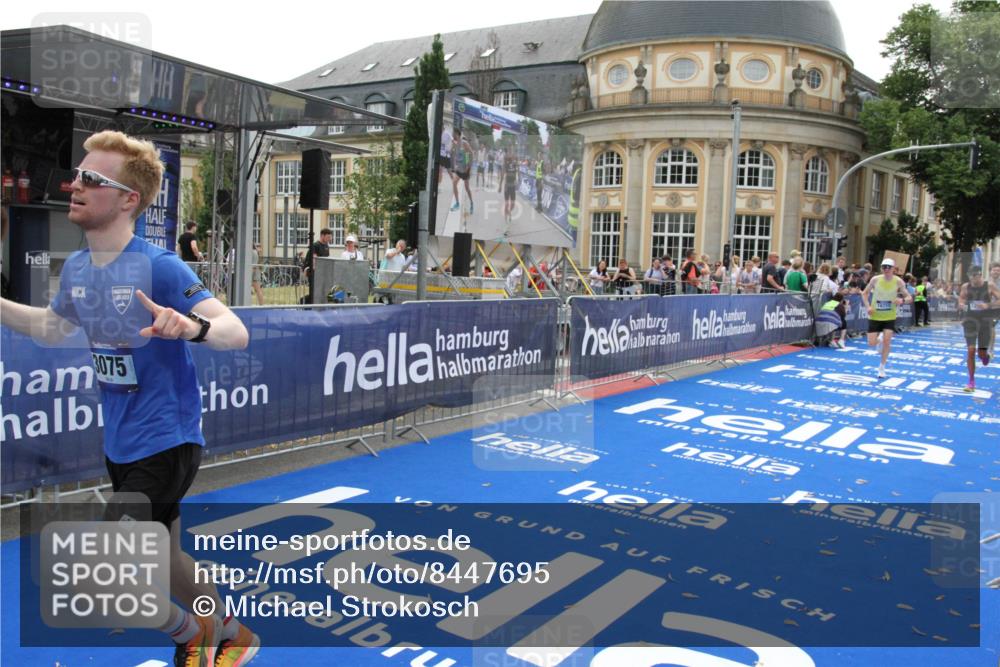 29.06.2025 - hella hamburg halbmarathon Michael Strokosch http://msf.ph/oto/8447695 29.06.2025 10:28:25 Ziel 3075, 12529, 14140, 16711 meine-sportfotos.de