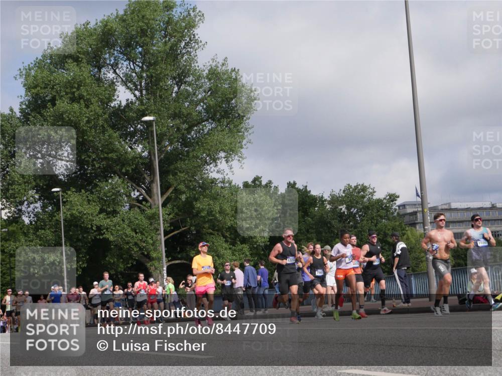 29.06.2025 - hella hamburg halbmarathon Luisa Fischer http://msf.ph/oto/8447709 29.06.2025 09:48:01 Kennedybrücke 7965, 719, 1550, 57, 1686, 1707, 5187, 5550, 6878, 7186, 7880, 7965, 10484, 10876 meine-sportfotos.de