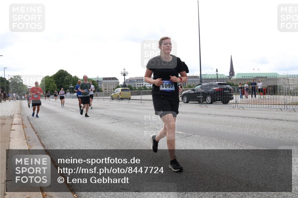 29.06.2025 - hella hamburg halbmarathon Lena Gebhardt http://msf.ph/oto/8447724 29.06.2025 10:30:18 Lombardsbrücke 8941, 1097, 1097, 1547, 1647, 1694, 2302, 2754, 2755, 2901, 3443, 3573, 3613, 4575, 4580, 4819, 5063, 5322, 6344, 6598, 6616, 6626, 8792, 8941, 9095, 10162, 10880, 12305, 12349, 12350, 12460, 12461, 12504, 12537, 12687, 12688, 12710, 13031, 13418, 14304, 14421, 15757, 15789, 15938, 16182, 16504, 16601, 16604, 16735, 16769, 16864, 17529, 18046, 18503, 18671 meine-sportfotos.de