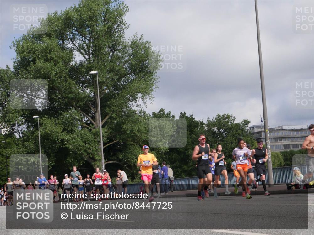29.06.2025 - hella hamburg halbmarathon Luisa Fischer http://msf.ph/oto/8447725 29.06.2025 09:48:02 Kennedybrücke 5550, 1636, 12232, 7965, 57, 1686, 1707, 5187, 5550, 6878, 7186, 7880, 7965, 10484, 10876 meine-sportfotos.de