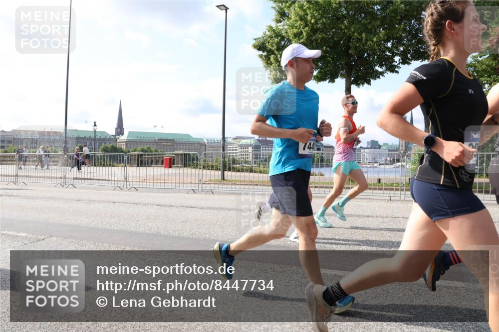 29.06.2025 - hella hamburg halbmarathon Lena Gebhardt http://msf.ph/oto/8447734 29.06.2025 09:53:38 Lombardsbrücke 744, 1466, 1558, 1750, 1759, 2234, 2270, 2365, 2402, 2516, 2623, 2823, 2890, 2937, 3004, 3146, 3186, 3414, 4091, 4140, 4247, 4310, 4553, 4949, 4997, 5022, 5115, 5362, 5460, 5532, 5623, 5624, 5650, 5692, 6071, 6203, 6282, 6309, 6375, 6388, 6460, 6575, 6903, 7167, 7204, 7322, 7385, 7448, 7450, 7480, 7765, 8023, 8063, 8269, 8664, 9030, 9043, 9126, 9626, 9633, 9723, 9965, 10792, 11077, 11936, 13009 meine-sportfotos.de