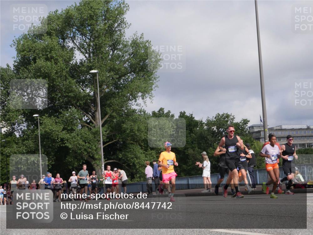 29.06.2025 - hella hamburg halbmarathon Luisa Fischer http://msf.ph/oto/8447742 29.06.2025 09:48:02 Kennedybrücke 1686, 12232, 7965, 5, 17191, 57, 1686, 1707, 5187, 5550, 6878, 7186, 7880, 7965, 10484, 10876 meine-sportfotos.de