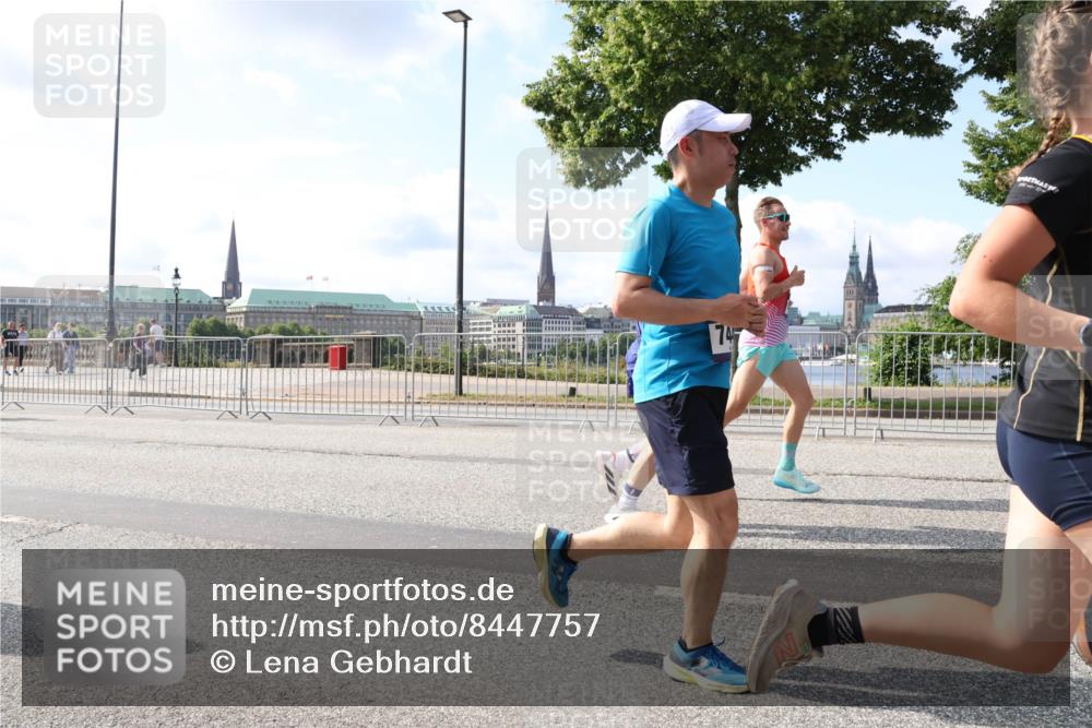 29.06.2025 - hella hamburg halbmarathon Lena Gebhardt http://msf.ph/oto/8447757 29.06.2025 09:53:39 Lombardsbrücke 74, 1466, 1558, 1750, 1759, 2234, 2270, 2365, 2402, 2516, 2623, 2823, 2890, 2937, 3004, 3146, 3186, 3414, 4091, 4140, 4247, 4310, 4553, 4949, 5022, 5115, 5362, 5460, 5532, 5623, 5624, 5650, 5692, 6071, 6203, 6282, 6309, 6375, 6388, 6460, 6575, 6903, 7167, 7204, 7322, 7385, 7448, 7450, 7480, 7734, 7765, 8023, 8063, 8269, 9030, 9043, 9126, 9626, 9633, 9723, 9965, 10792, 11077, 11936, 13009 meine-sportfotos.de