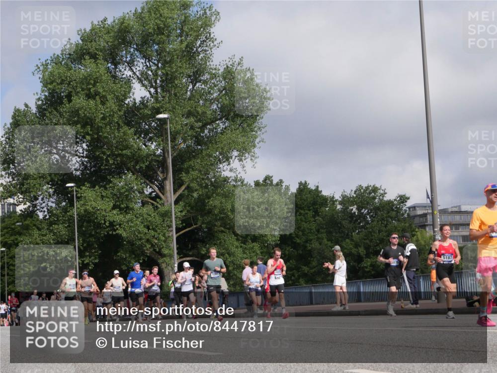 29.06.2025 - hella hamburg halbmarathon Luisa Fischer http://msf.ph/oto/8447817 29.06.2025 09:48:04 Kennedybrücke 10270, 5187, 57, 1686, 1707, 1894, 5187, 5550, 6878, 7186, 7880, 7965, 10484, 10876 meine-sportfotos.de