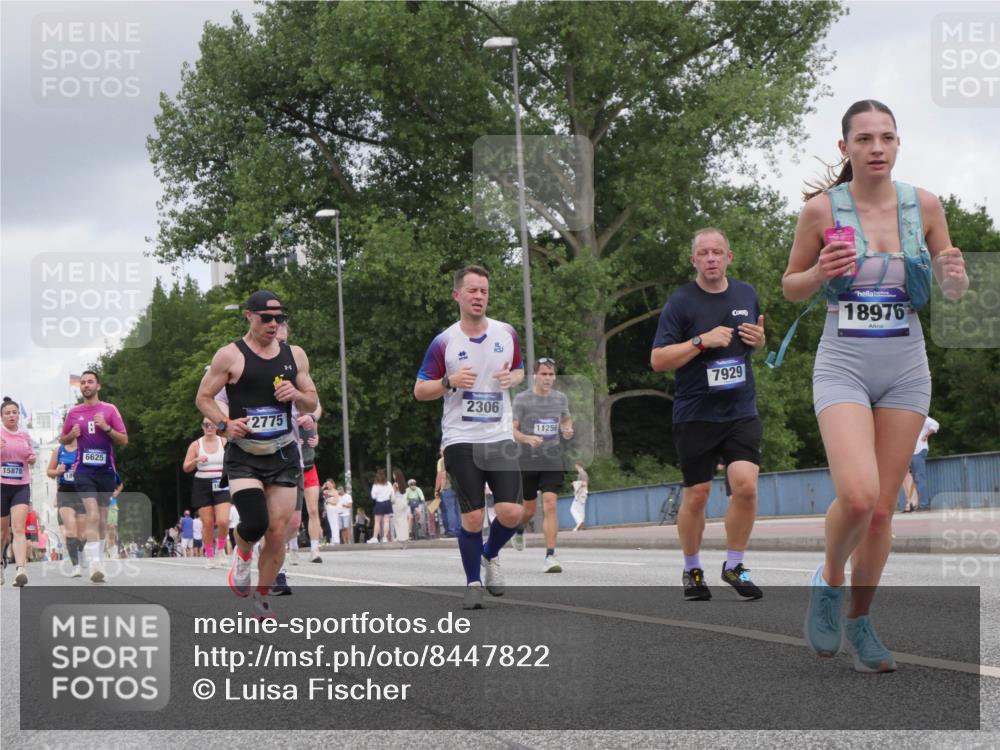 29.06.2025 - hella hamburg halbmarathon Luisa Fischer http://msf.ph/oto/8447822 29.06.2025 10:30:03 Kennedybrücke 15878, 18, 6625, 2306, 2775, 11256, 7929, 18976, 2306, 2775, 4844, 6625, 6905, 7929 meine-sportfotos.de