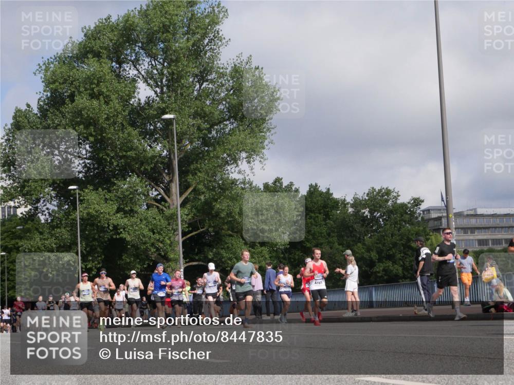 29.06.2025 - hella hamburg halbmarathon Luisa Fischer http://msf.ph/oto/8447835 29.06.2025 09:48:04 Kennedybrücke 10270, 57, 1686, 1707, 1894, 5187, 5550, 6878, 7186, 7880, 7965, 10484, 10876 meine-sportfotos.de