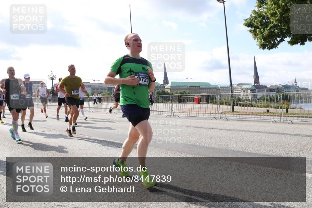 29.06.2025 - hella hamburg halbmarathon Lena Gebhardt http://msf.ph/oto/8447839 29.06.2025 09:53:39 Lombardsbrücke 18066, 1892, 13667, 9723, 1466, 1558, 1750, 1759, 2234, 2270, 2365, 2402, 2516, 2623, 2823, 2890, 2937, 3004, 3146, 3186, 3414, 4091, 4140, 4247, 4310, 4553, 4949, 5022, 5115, 5362, 5460, 5532, 5623, 5624, 5650, 5692, 6071, 6203, 6282, 6309, 6375, 6388, 6460, 6575, 6903, 7167, 7204, 7322, 7385, 7448, 7450, 7480, 7734, 7765, 8023, 8063, 8269, 9030, 9043, 9126, 9626, 9633, 9723, 9965, 10792, 11077, 11936, 13009 meine-sportfotos.de
