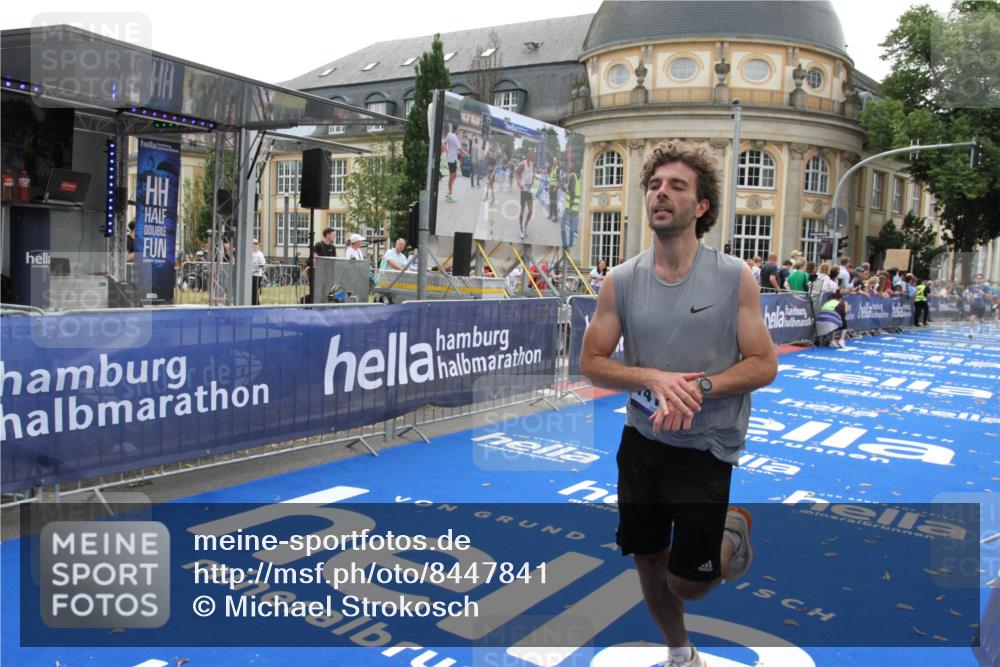 29.06.2025 - hella hamburg halbmarathon Michael Strokosch http://msf.ph/oto/8447841 29.06.2025 10:28:28 Ziel 5328, 12529, 14140, 16711 meine-sportfotos.de