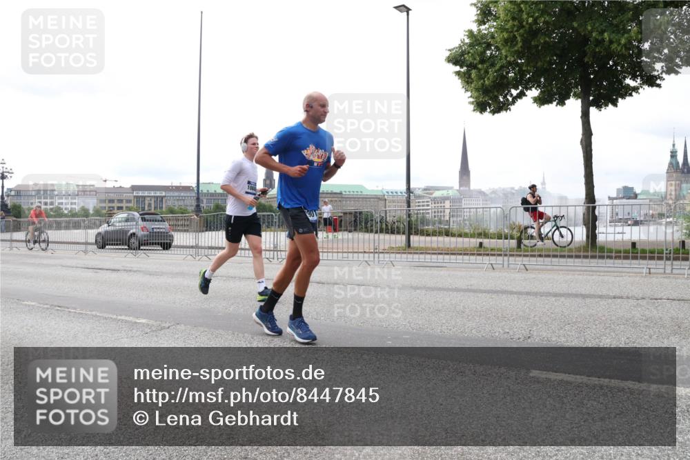 29.06.2025 - hella hamburg halbmarathon Lena Gebhardt http://msf.ph/oto/8447845 29.06.2025 10:30:22 Lombardsbrücke 1088, 1097, 1547, 1647, 2754, 2755, 2901, 3443, 3573, 3613, 4575, 4819, 5063, 5322, 6344, 6598, 6616, 6626, 7071, 8792, 8941, 10162, 10880, 11984, 12349, 12350, 12460, 12461, 12504, 12537, 12687, 12688, 12710, 13418, 14304, 14421, 15757, 15789, 15938, 16182, 16504, 16601, 16604, 16735, 16769, 16791, 16864, 17529, 18046, 18503, 18671 meine-sportfotos.de