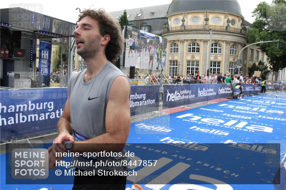 29.06.2025 - hella hamburg halbmarathon Michael Strokosch http://msf.ph/oto/8447857 29.06.2025 10:28:29 Ziel 5328, 12529, 14140, 16711, 17374 meine-sportfotos.de
