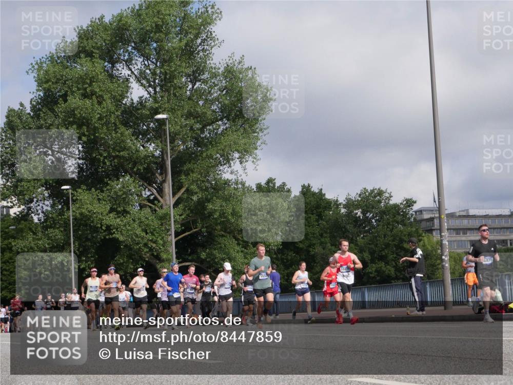 29.06.2025 - hella hamburg halbmarathon Luisa Fischer http://msf.ph/oto/8447859 29.06.2025 09:48:05 Kennedybrücke 17322, 2189, 1027, 6878, 57, 1686, 1707, 1894, 5187, 5550, 6878, 7186, 7880, 7965, 8062, 10484, 10876 meine-sportfotos.de