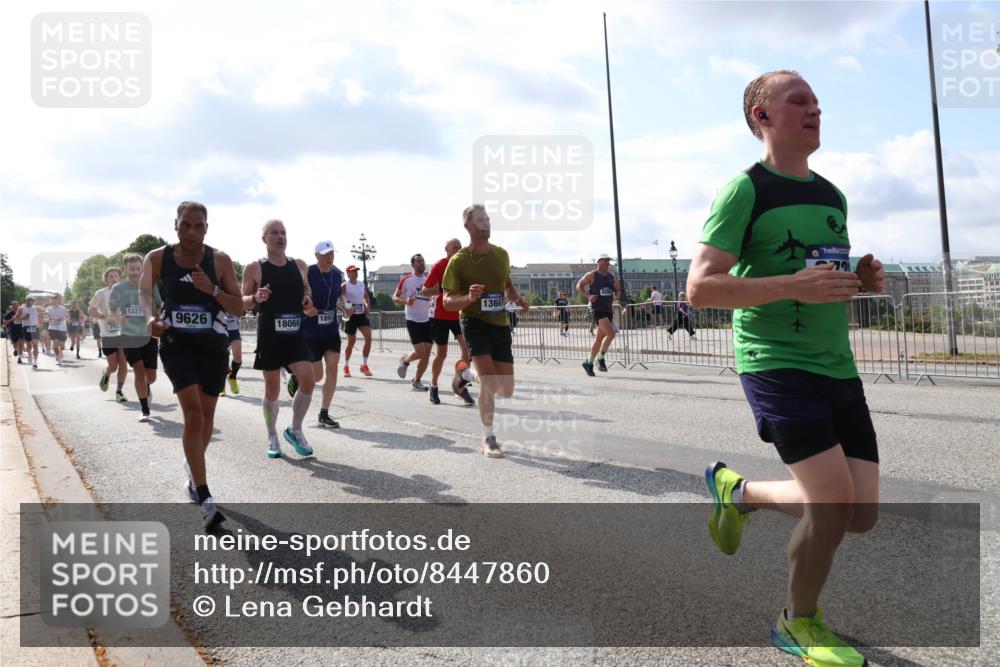 29.06.2025 - hella hamburg halbmarathon Lena Gebhardt http://msf.ph/oto/8447860 29.06.2025 09:53:39 Lombardsbrücke 1227, 13667, 9626, 1892, 293, 18066, 1466, 1558, 1750, 1759, 2234, 2270, 2365, 2402, 2516, 2623, 2823, 2890, 2937, 3004, 3146, 3186, 3414, 4091, 4140, 4247, 4310, 4553, 4949, 5022, 5115, 5362, 5460, 5532, 5623, 5624, 5650, 5692, 6071, 6203, 6282, 6309, 6375, 6388, 6460, 6575, 6903, 7167, 7204, 7322, 7385, 7448, 7450, 7480, 7734, 7765, 8023, 8063, 8269, 9030, 9043, 9126, 9626, 9633, 9723, 9965, 10792, 11077, 11936, 13009 meine-sportfotos.de