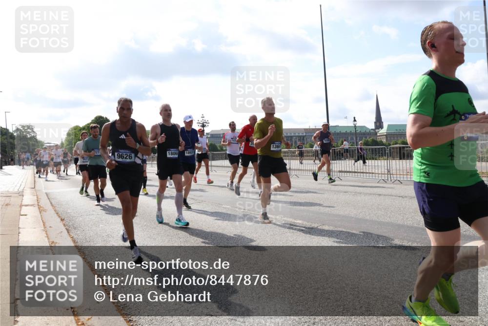 29.06.2025 - hella hamburg halbmarathon Lena Gebhardt http://msf.ph/oto/8447876 29.06.2025 09:53:39 Lombardsbrücke 227, 9626, 18066, 18922, 2937, 1471, 1366, 1466, 1558, 1750, 1759, 2234, 2270, 2365, 2402, 2516, 2623, 2823, 2890, 2937, 3004, 3146, 3186, 3414, 4091, 4140, 4247, 4310, 4553, 4949, 5022, 5115, 5362, 5460, 5532, 5623, 5624, 5650, 5692, 6071, 6203, 6282, 6309, 6375, 6388, 6460, 6575, 6903, 7167, 7204, 7322, 7385, 7448, 7450, 7480, 7734, 7765, 8023, 8063, 8269, 9030, 9043, 9126, 9626, 9633, 9723, 9965, 10792, 11077, 11936, 13009 meine-sportfotos.de