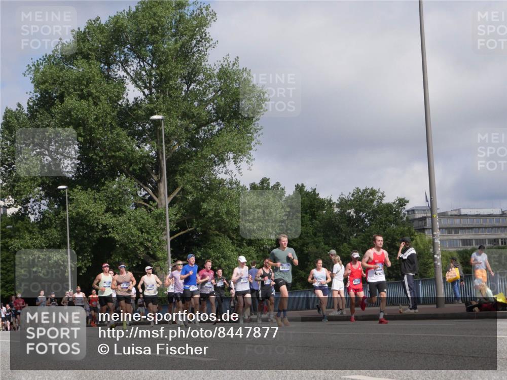 29.06.2025 - hella hamburg halbmarathon Luisa Fischer http://msf.ph/oto/8447877 29.06.2025 09:48:05 Kennedybrücke 17322, 12189, 13754, 5550, 15835, 57, 1686, 1707, 1894, 5187, 5550, 6878, 7186, 7880, 7965, 8062, 10484, 10876 meine-sportfotos.de
