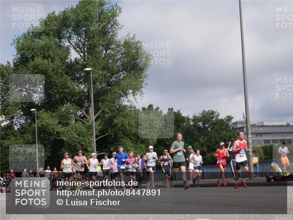 29.06.2025 - hella hamburg halbmarathon Luisa Fischer http://msf.ph/oto/8447891 29.06.2025 09:48:06 Kennedybrücke 17322, 12189, 12681, 13754, 5550, 1027, 15835, 1672, 57, 1686, 1707, 1894, 4463, 5187, 5550, 6878, 7186, 7880, 7965, 8062, 10484, 10876 meine-sportfotos.de