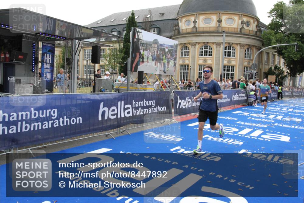 29.06.2025 - hella hamburg halbmarathon Michael Strokosch http://msf.ph/oto/8447892 29.06.2025 10:28:33 Ziel 5328, 17374 meine-sportfotos.de