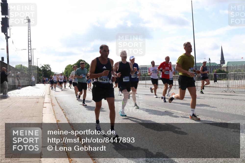 29.06.2025 - hella hamburg halbmarathon Lena Gebhardt http://msf.ph/oto/8447893 29.06.2025 09:53:40 Lombardsbrücke 136, 14764, 2890, 1892, 12271, 9626, 18066, 1466, 1558, 1750, 1759, 2234, 2270, 2365, 2402, 2516, 2623, 2823, 2890, 2937, 3004, 3146, 3186, 3414, 4091, 4140, 4247, 4310, 4553, 4949, 5022, 5115, 5362, 5460, 5532, 5623, 5624, 5650, 5692, 6071, 6203, 6282, 6309, 6375, 6388, 6460, 6575, 6903, 7167, 7204, 7322, 7385, 7448, 7450, 7480, 7734, 7765, 8023, 8063, 8269, 9030, 9043, 9126, 9626, 9633, 9723, 9965, 10792, 11077, 11936, 13009 meine-sportfotos.de