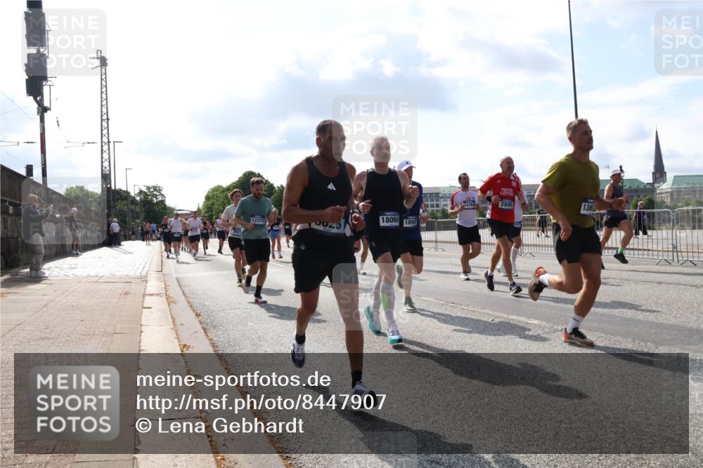 29.06.2025 - hella hamburg halbmarathon Lena Gebhardt http://msf.ph/oto/8447907 29.06.2025 09:53:40 Lombardsbrücke 4764, 2890, 136, 12271, 18066, 1892, 1466, 1558, 1750, 1759, 2234, 2270, 2365, 2402, 2516, 2623, 2823, 2890, 2937, 3004, 3146, 3186, 3414, 4091, 4140, 4247, 4310, 4553, 4949, 5022, 5115, 5362, 5460, 5532, 5623, 5624, 5650, 5692, 6071, 6203, 6282, 6309, 6375, 6388, 6460, 6575, 6903, 7167, 7204, 7322, 7385, 7448, 7450, 7480, 7734, 7765, 8023, 8063, 8269, 9030, 9043, 9126, 9626, 9633, 9723, 9965, 10792, 11077, 11936, 13009 meine-sportfotos.de