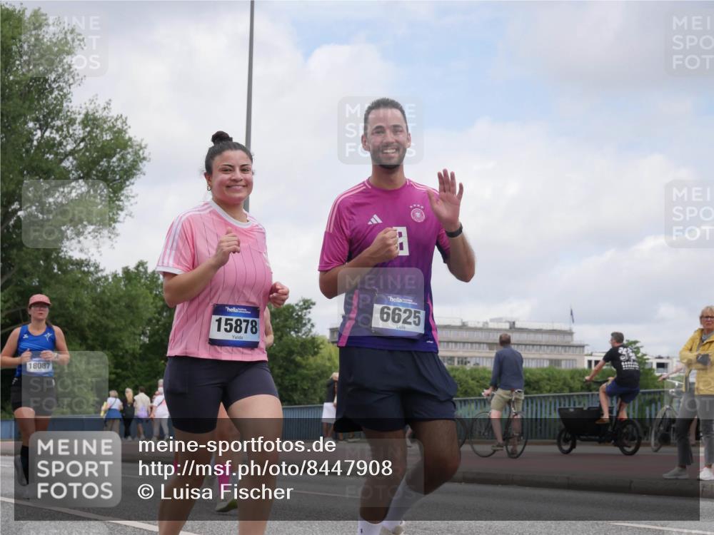 29.06.2025 - hella hamburg halbmarathon Luisa Fischer http://msf.ph/oto/8447908 29.06.2025 10:30:10 Kennedybrücke 18087, 15878, 6625, 1481, 6625, 9688, 10077 meine-sportfotos.de