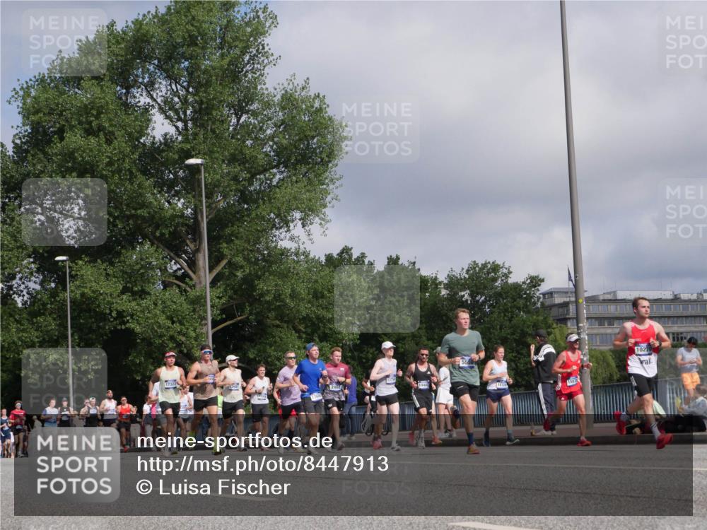 29.06.2025 - hella hamburg halbmarathon Luisa Fischer http://msf.ph/oto/8447913 29.06.2025 09:48:06 Kennedybrücke 17322, 2460, 13754, 5550, 16724, 10270, 57, 1686, 1707, 1894, 4463, 5187, 5550, 6878, 7186, 7880, 7965, 8062, 10484, 10876 meine-sportfotos.de