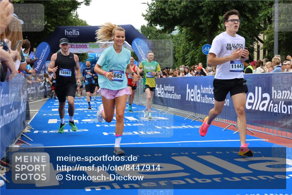 29.06.2025 - hella hamburg halbmarathon Strokosch-Dieckow http://msf.ph/oto/8447914 29.06.2025 10:39:00 Ziel 1164, 1445, 1803, 2262, 2980, 3136, 4359, 4759, 6682, 6686, 6687, 8958, 11447, 11619, 12137, 13137, 15561, 15873, 16820, 18734, 19151 meine-sportfotos.de