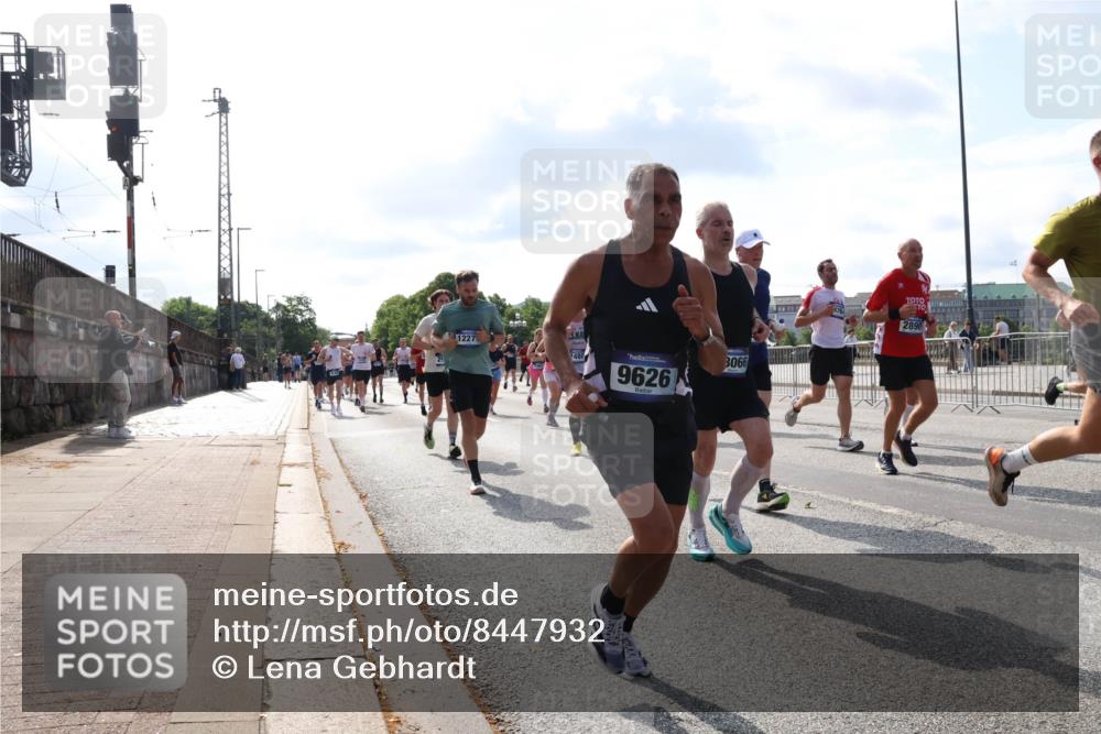 29.06.2025 - hella hamburg halbmarathon Lena Gebhardt http://msf.ph/oto/8447932 29.06.2025 09:53:40 Lombardsbrücke 1227, 9626, 3066, 2890, 1466, 1558, 1750, 1759, 2234, 2270, 2365, 2402, 2516, 2623, 2823, 2890, 2937, 3004, 3146, 3186, 3414, 4091, 4140, 4247, 4310, 4553, 4949, 5022, 5115, 5362, 5460, 5532, 5623, 5624, 5650, 5692, 6071, 6203, 6282, 6309, 6375, 6388, 6460, 6575, 6903, 7167, 7204, 7322, 7385, 7448, 7450, 7480, 7734, 7765, 8023, 8063, 8269, 9030, 9043, 9126, 9626, 9633, 9723, 9965, 10792, 11077, 11936, 13009 meine-sportfotos.de
