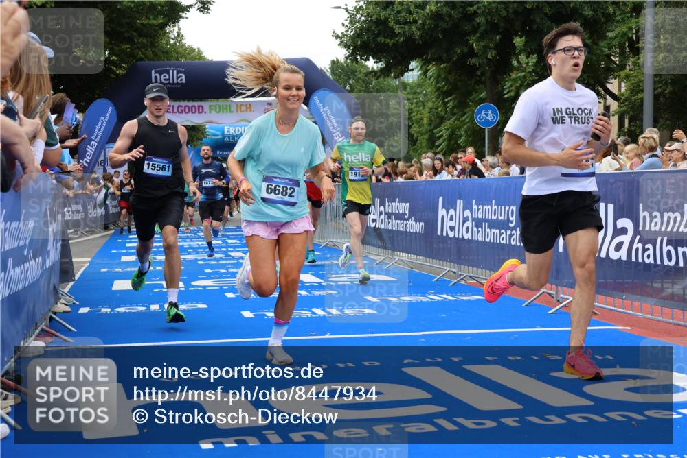 29.06.2025 - hella hamburg halbmarathon Strokosch-Dieckow http://msf.ph/oto/8447934 29.06.2025 10:39:00 Ziel 1164, 1445, 1803, 2262, 2980, 3136, 4359, 4759, 6682, 6686, 6687, 8958, 11447, 11619, 12137, 13137, 15561, 15873, 16820, 18734, 19151 meine-sportfotos.de