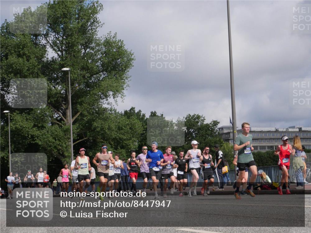29.06.2025 - hella hamburg halbmarathon Luisa Fischer http://msf.ph/oto/8447947 29.06.2025 09:48:07 Kennedybrücke 1894, 12189, 17322, 2460, 13686, 14622, 13754, 348, 5550, 15835, 57, 1686, 1707, 1894, 4463, 5187, 5550, 6878, 7186, 7880, 7965, 8062, 10484, 10876 meine-sportfotos.de