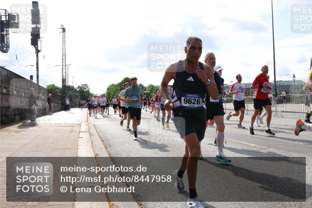 29.06.2025 - hella hamburg halbmarathon Lena Gebhardt http://msf.ph/oto/8447958 29.06.2025 09:53:40 Lombardsbrücke 12271, 9626, 14764, 1466, 1558, 1750, 1759, 2234, 2270, 2365, 2402, 2516, 2623, 2823, 2890, 2937, 3004, 3146, 3186, 3414, 4091, 4140, 4247, 4310, 4553, 4949, 5022, 5115, 5362, 5460, 5532, 5623, 5624, 5650, 5692, 6071, 6203, 6282, 6309, 6375, 6388, 6460, 6575, 6903, 7167, 7204, 7322, 7385, 7448, 7450, 7480, 7734, 7765, 8023, 8063, 8269, 9030, 9043, 9126, 9626, 9633, 9723, 9965, 10792, 11077, 11936, 13009 meine-sportfotos.de