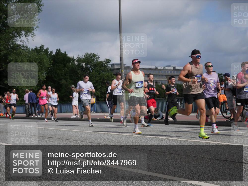 29.06.2025 - hella hamburg halbmarathon Luisa Fischer http://msf.ph/oto/8447969 29.06.2025 09:48:10 Kennedybrücke 15054, 454, 17322, 12189, 246, 1894, 4463, 5550, 6878, 7186, 8062, 10484 meine-sportfotos.de