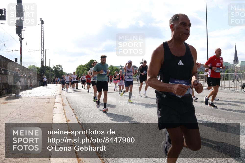 29.06.2025 - hella hamburg halbmarathon Lena Gebhardt http://msf.ph/oto/8447980 29.06.2025 09:53:40 Lombardsbrücke 5537, 2937, 6388, 271, 2890, 1466, 1558, 1750, 1759, 2234, 2270, 2365, 2402, 2516, 2623, 2823, 2890, 2937, 3004, 3146, 3186, 3414, 4091, 4140, 4247, 4310, 4553, 4949, 5022, 5115, 5362, 5460, 5532, 5623, 5624, 5650, 5692, 6071, 6203, 6282, 6309, 6375, 6388, 6460, 6575, 6903, 7167, 7204, 7322, 7385, 7448, 7450, 7480, 7734, 7765, 8023, 8063, 8269, 9030, 9043, 9126, 9626, 9633, 9723, 9965, 10792, 11077, 11936, 13009 meine-sportfotos.de