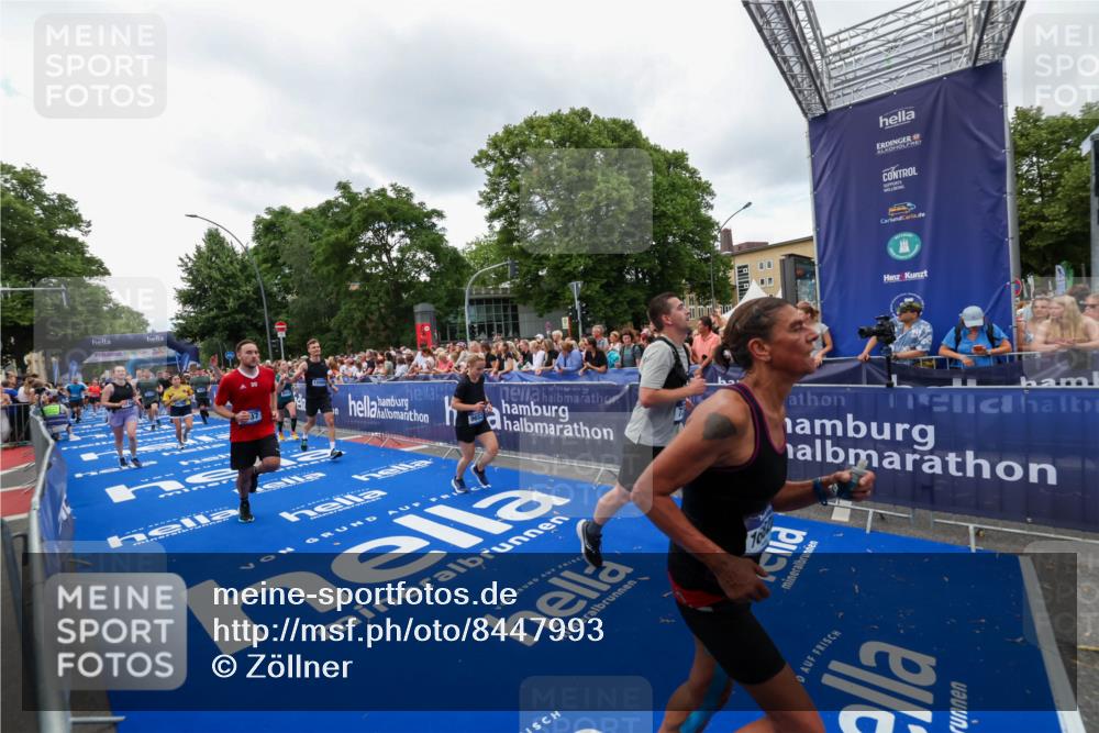 29.06.2025 - hella hamburg halbmarathon Zöllner http://msf.ph/oto/8447993 29.06.2025 11:18:25 Ziel 3026, 3802, 6332, 6637, 7214, 7744, 8554, 8954, 9652, 9705, 10332, 12006, 12007, 13605, 14738, 15203, 15322, 15881, 16480, 16611, 16792, 16828, 18582 meine-sportfotos.de
