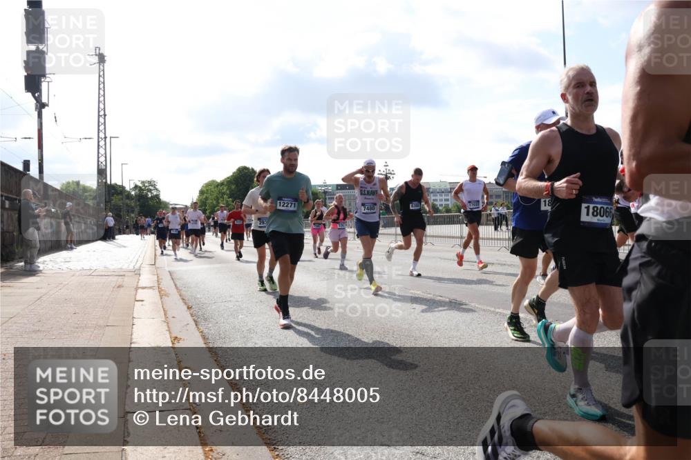 29.06.2025 - hella hamburg halbmarathon Lena Gebhardt http://msf.ph/oto/8448005 29.06.2025 09:53:40 Lombardsbrücke 5832, 293, 12271, 6388, 17032, 7480, 18, 18066, 1466, 1558, 1750, 1759, 2234, 2270, 2365, 2402, 2516, 2623, 2823, 2890, 2937, 3004, 3146, 3186, 3414, 4091, 4140, 4247, 4310, 4553, 4949, 5022, 5115, 5362, 5460, 5532, 5623, 5624, 5650, 5692, 6071, 6203, 6282, 6309, 6375, 6388, 6460, 6575, 6903, 7167, 7204, 7322, 7385, 7448, 7450, 7480, 7734, 7765, 8023, 8063, 8269, 9030, 9043, 9126, 9626, 9633, 9723, 9965, 10792, 11077, 11936, 13009 meine-sportfotos.de