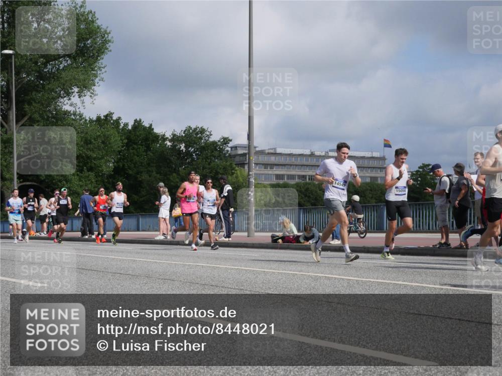 29.06.2025 - hella hamburg halbmarathon Luisa Fischer http://msf.ph/oto/8448021 29.06.2025 09:48:11 Kennedybrücke 1454, 14549, 15054, 1894, 4463, 5550, 6878, 7055, 7186, 8062, 9345, 10484 meine-sportfotos.de