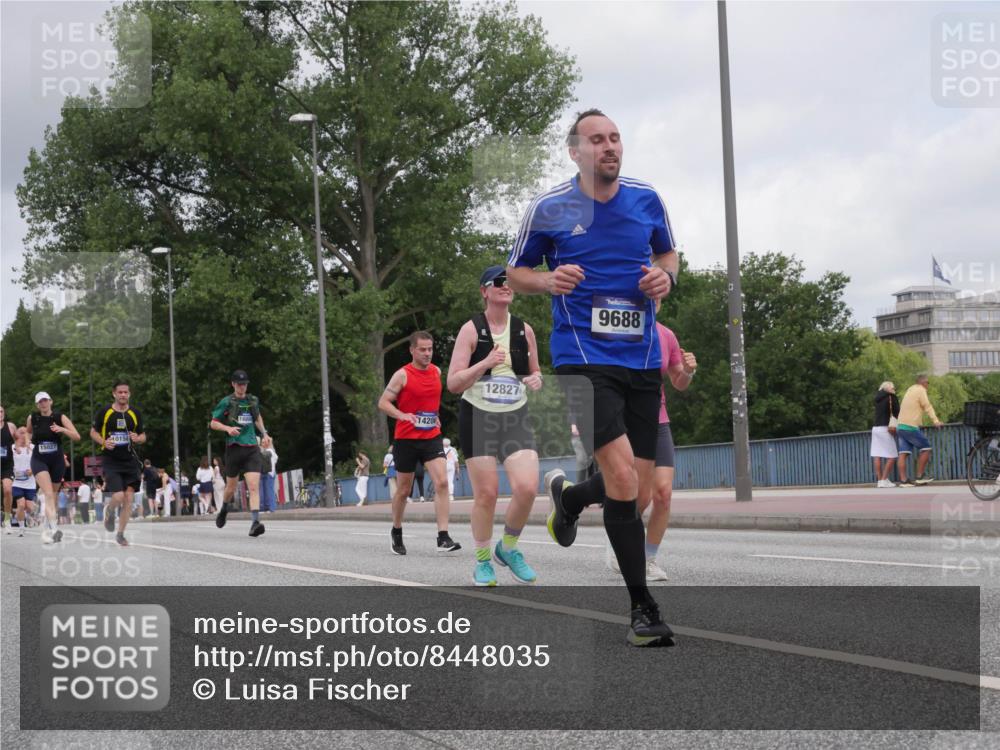 29.06.2025 - hella hamburg halbmarathon Luisa Fischer http://msf.ph/oto/8448035 29.06.2025 10:30:20 Kennedybrücke 40158, 15027, 14206, 12827, 9688, 2045, 3389, 6214, 9688, 10158 meine-sportfotos.de