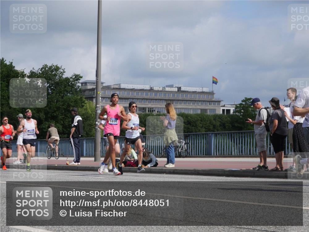 29.06.2025 - hella hamburg halbmarathon Luisa Fischer http://msf.ph/oto/8448051 29.06.2025 09:48:12 Kennedybrücke 18854, 14548, 1894, 1894, 4463, 5550, 7055, 7186, 8062, 9345, 10484 meine-sportfotos.de