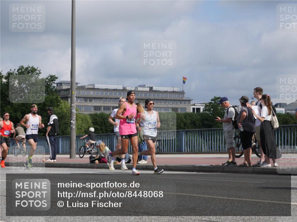 29.06.2025 - hella hamburg halbmarathon Luisa Fischer http://msf.ph/oto/8448068 29.06.2025 09:48:13 Kennedybrücke 18854, 14548, 1894, 1080, 1894, 4463, 7055, 7186, 8062, 9345, 10484 meine-sportfotos.de